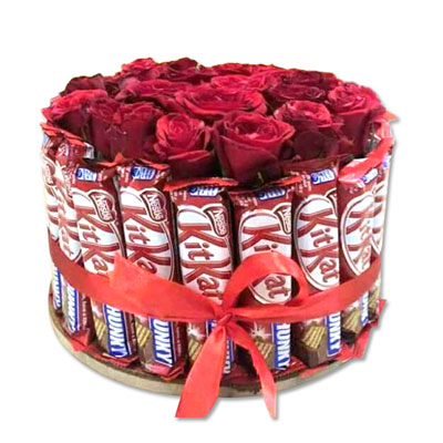 "Kitkat Choco N Roses Bouquet - Click here to View more details about this Product